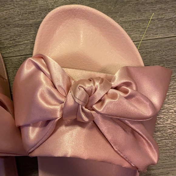 PUMA x Rihanna Slides in Pink (size 10.5) - Picture 6 of 7